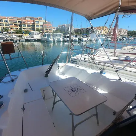 Bateau Douillet Refait A Neuf, Parking Gratuit Агд