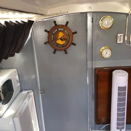 Bateau Douillet Refait A Neuf, Parking Gratuit *