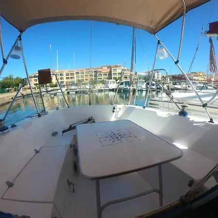 Bateau Douillet Refait A Neuf, Parking Gratuit * Агд