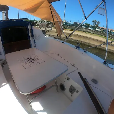 Ботель Bateau Douillet Refait A Neuf, Parking Gratuit Агд